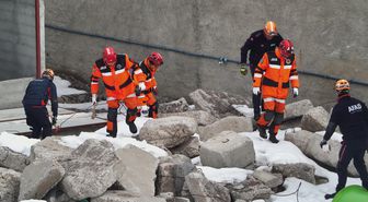 Erzurum'da 23 kurumun katılımı ile tatbikat; kış şartlarında çöken çatı enkazındaki yaralılar kurtarıldı