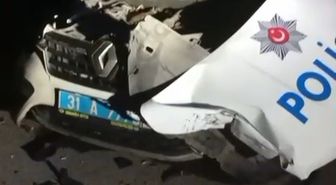 Hatay'da otomobil, polis aracına çarptı: 2 yaralı