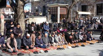 Konya'da Ramazan ayının ilk Cuma namazında camiler doldu taştı