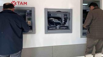 Para çekemediği ATM'yi balyozla parçaladı