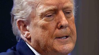 Trump'tan ABD Yüksek Mahkemesi'nin gümrük tarifelerinin iptali kararına sert tepki