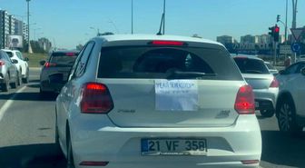 Diyarbakır'da kadın sürücü 'yeni sürücüyüm, sabır imandandır' yazısıyla trafiğe çıktı