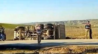 Kurtalan'da hafriyat kamyonu devrildi: 1 yaralı
