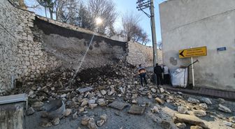 Niğde Kalesi'nin istinat duvarı çöktü