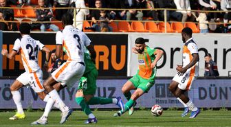 Trendyol Süper Lig: Corendon Alanyaspor: 0 RAMS Başakşehir: 2 (İlk yarı)