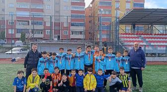 Türkeli Cumhuriyet Ortaokulu, il şampiyonu oldu