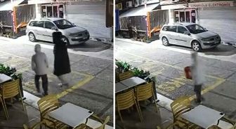 Yanındaki çocuğa dükkanın önündeki paspas ve kovayı çaldırdı; o anlar kamerada