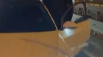 Beylikdüzü'nde trafikte tartışan iki sürücü kamerada