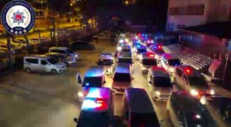 Hatay merkezli 8 ilde 'Gümrük geçişinde rüşvet' operasyonunda milyonlarca TL'lik döviz ve silah ele geçirildi