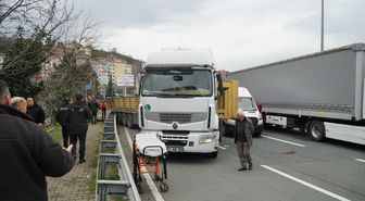 Karadeniz Sahil Yolu'nda 2 TIR'ın karıştığı kaza; 4 yaralı