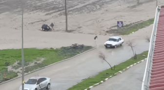 Osmaniye'de sağanak; yollar göle döndü