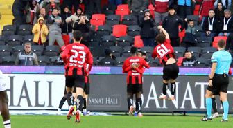 Trendyol Süper Lig: Gaziantep FK: 1 Trabzonspor: 2 (İlk yarı)