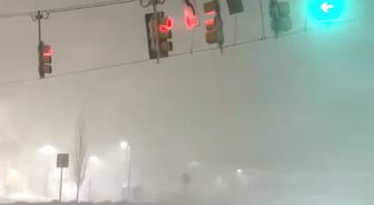 ABD'yi vuran kar fırtınası trafik lambalarını dahi savurdu