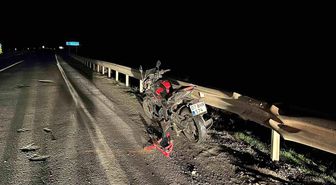 Çukura düşen motosikletin sürücüsü yaralandı