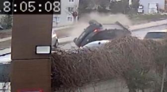 Elazığ'da otomobilin ters döndüğü kazanın görüntüleri ortaya çıktı