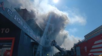 İzmir Buca'da Sanayi Sitesinde Otomobil Yedek Parça Dükkanında Yangın Çıktı