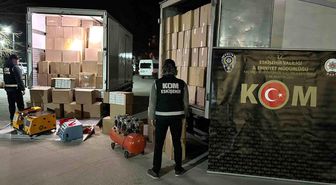 Eskişehir'de 5 milyon 800 bin makaron ve kilolarca kaçak tütün ele geçirildi