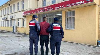 Manisa'da 2 firari hükümlü kıskıvrak yakalandı