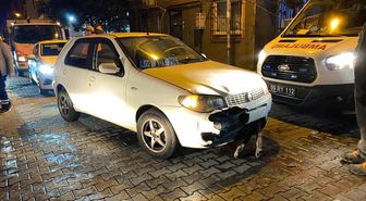 Otomobille çarpışan motosikletin sürücüsü yaralandı