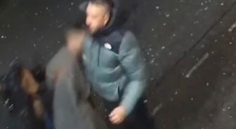 Yolda yürüyen kadına durup dururken yumruk attı