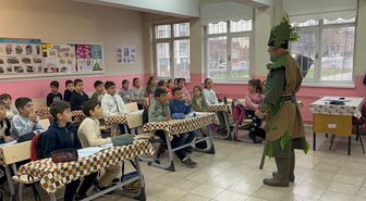 'Ağaç Dede'ye ilkokul öğrencilerinden alkışlı karşılama