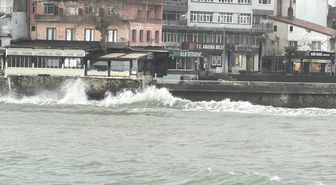 Amasra'da fırtına; dalga boyu 2 metreye ulaştı