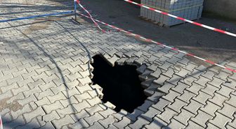 Çanakkale'de sağanak nedeniyle yol çöktü