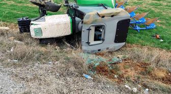 Isparta'da şarampole yuvarlanan traktörün sürücüsü yaralandı