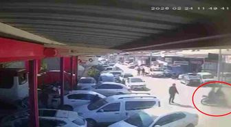 Kazada çarpışan motosiklet sürücülerinin savrulduğu anlar kamerada