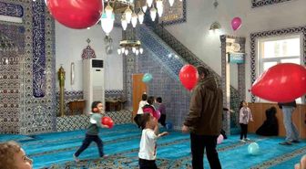 'Maarifin Kalbinde Ramazan' etkinliğinde minikler camiye götürüldü