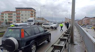 Samsun'da cip bariyere çarptı, anne ve oğlu yaralandı - haberler.com