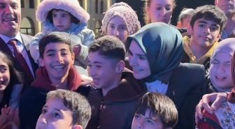 Bakan Göktaş, Çocuklarla Birlikte 'Kabe'de Hacılar' İlahisine Eşlik Etti