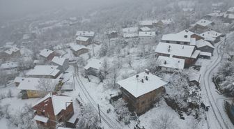 Bartın'ın yüksek kesimlerine kar yağdı