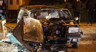 İki otomobilin kağıt gibi ezildiği ölümlü kaza kamerada