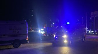 Manisa'da otomobille çarpışan ambulans devrildi: 5 yaralı