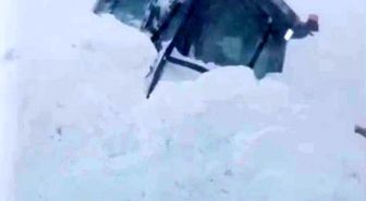 Sahara Geçidi'nde çığ: Kurtarma ekipleri de mahsur kaldı