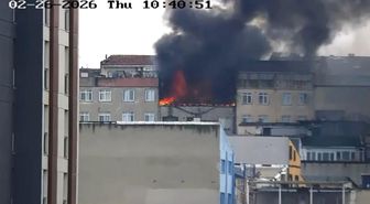Zeytinburnu'nda 6 katlı binadan alevler yükseldi