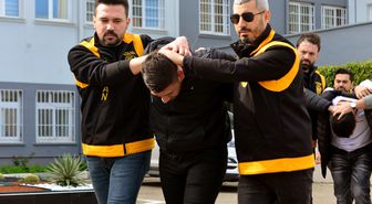 Döviz bürosunu kurşunladılar, olay yerinde kontak anahtarını düşürünce yakalandılar