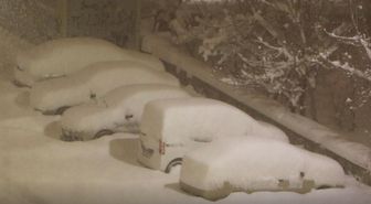 Erzurum'da kar yağışı etkili oldu; araçlar kara gömüldü