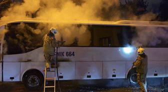 Kadıköy'de Park Halindeki Midibüste Yangın Çıktı