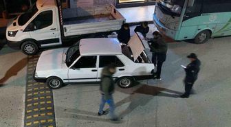 Manisa'da aranan 6 şahıs yakalandı, binlerce hap ele geçirildi