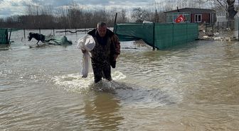 Meriç Nehri taştı, çuvalını kapan tarlada sazan topladı