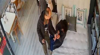 Öğretmenin eşini iş yerinde darbettiği anlar kamerada