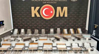 Polisten işyeri ve depoya kaçak makaron baskını