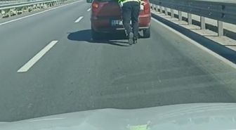 Trafik Polisi Otomobili İterek Güvenli Alana Ulaştırdı