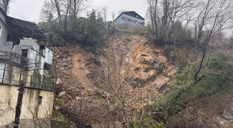 Zonguldak'ta Heyelan Nedeniyle 3 Ev Boşaltıldı