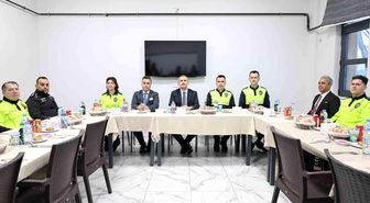 Ağrı'da Vali Bozkurt, trafik polisleriyle iftarda bir araya geldi
