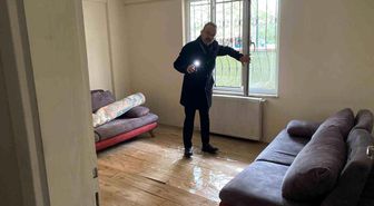 Altyapı çalışması sonrası apartmanı su bastı