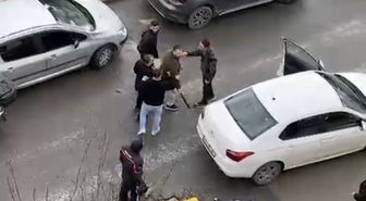 Ataşehir'de 3 kişi bir kişiye sopayla saldırdı; ayıranlar da darbedildi