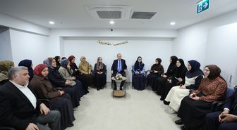 Cumhurbaşkanı Erdoğan, kız öğrenci yurdunu ziyaret etti